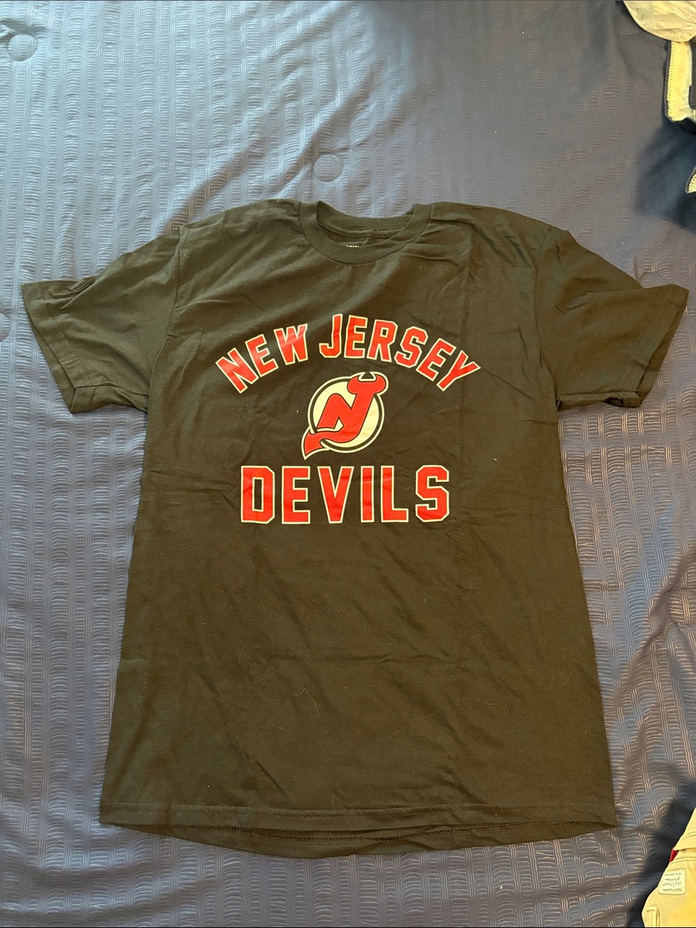 Wright & Ditson New Jersey Devils Black and Red Graphic Tee